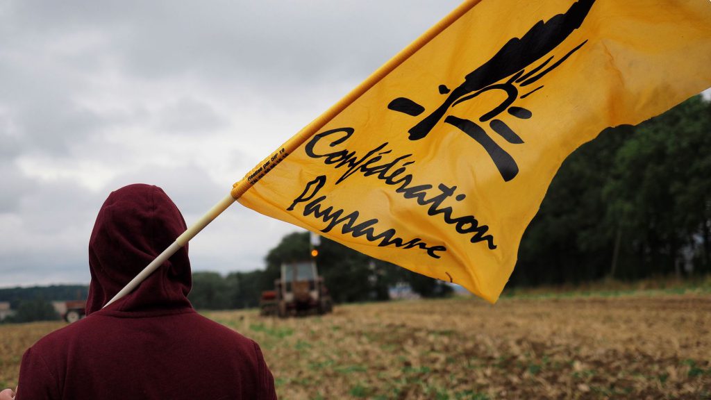 Un militante della confederation paysanne
